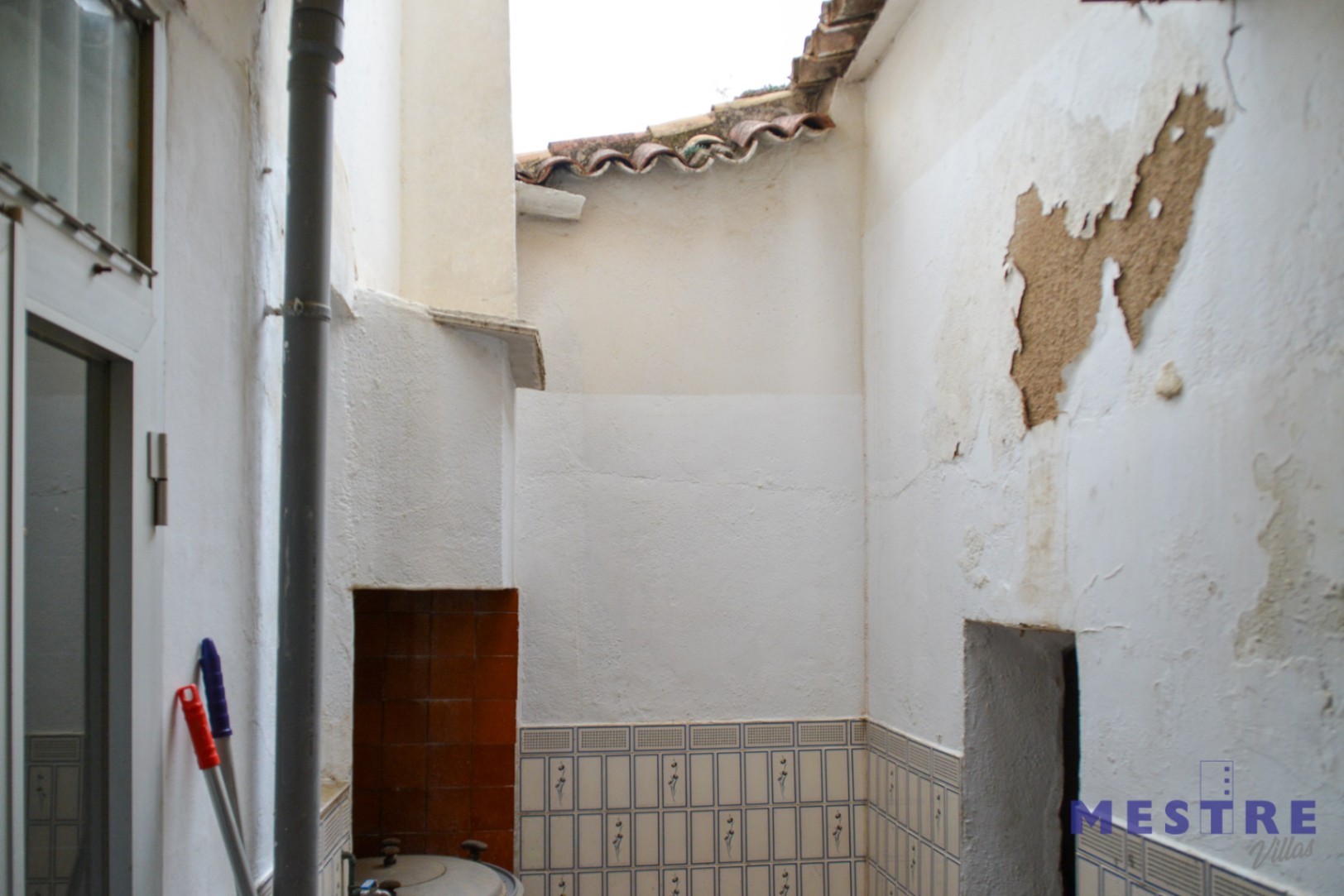 Casa de pueblo con negocio para reformar en venta en Jalón